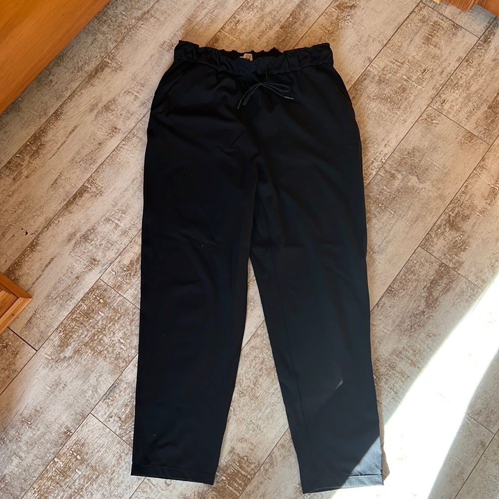 lulu lemon on the fly pants in black